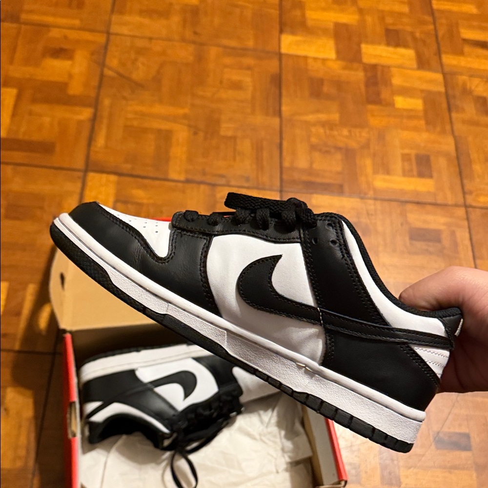 Nike (Panda Dunks) - Picture 3 of 5
